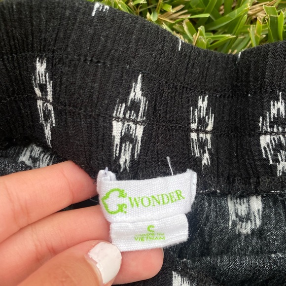 C. WONDER SHORTS - Picture 2 of 2